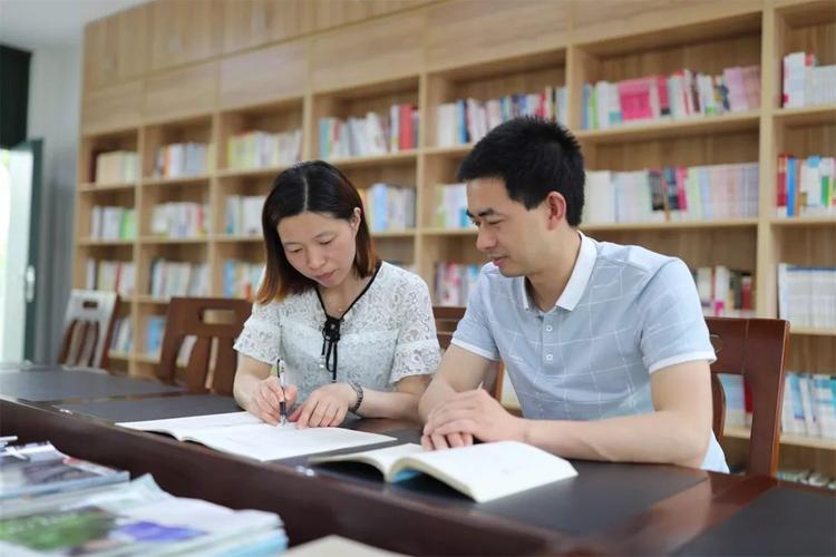 解析语言文化《首都外语论坛》期刊杂志：介绍及论文发表投稿指南