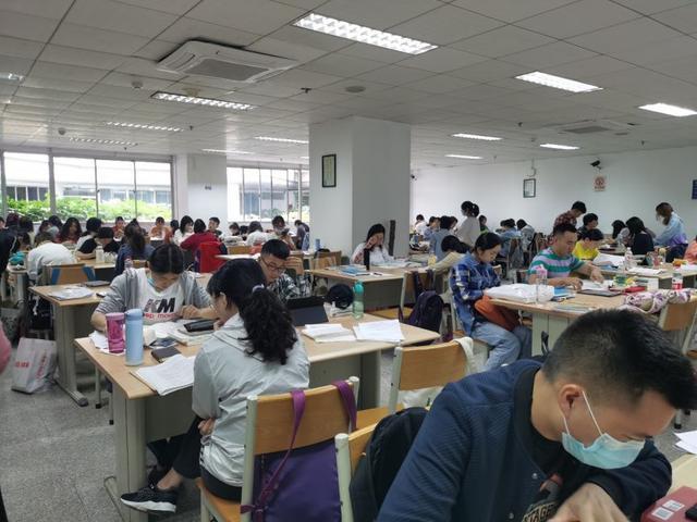 解析法律法治庭审《法庭内外》期刊杂志：介绍及论文发表投稿指南