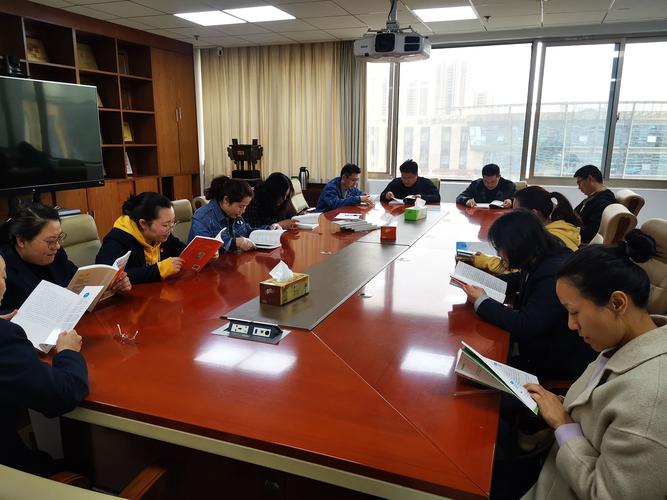 国外出书流程全解析：从构想到书架，合著第一作者角色揭秘
