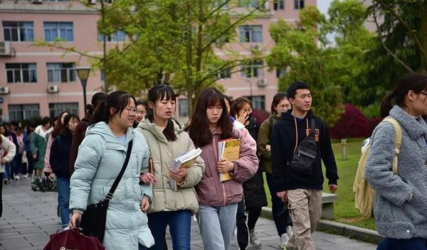 绘本出版攻略：从零到一的创意之旅与大学教师评职称的专著出版