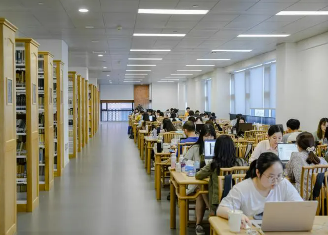 出书攻略：如何高效联系出版社，书号自持能否直接印刷？