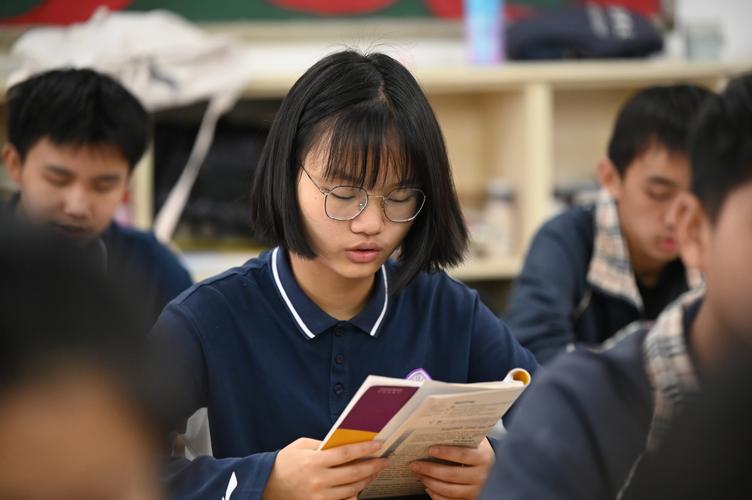 语言翻译学外国文学教学《外语研究》期刊：投稿发表论文栏目要求