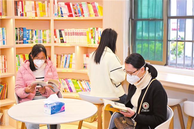 充电设施智能驾驶车路新能源《人民公交》期
