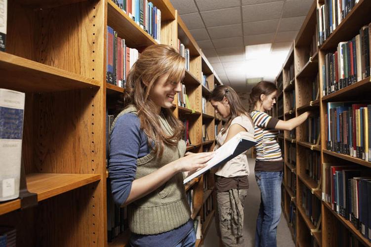 G4教育翻译外国文学语言教学《英语广场》