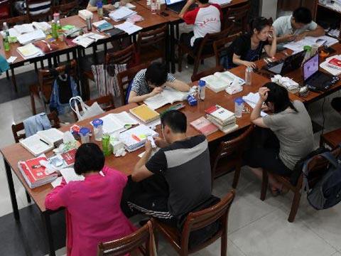 核心论文发表之路：见刊时间与学术利益的双重探究